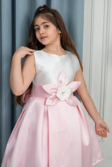 صورة فستان سهرات بناتي بوردة على الخصر