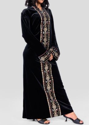 صورة جلابية مخمل نسائي بتطريز انيق و اكمام طويلة