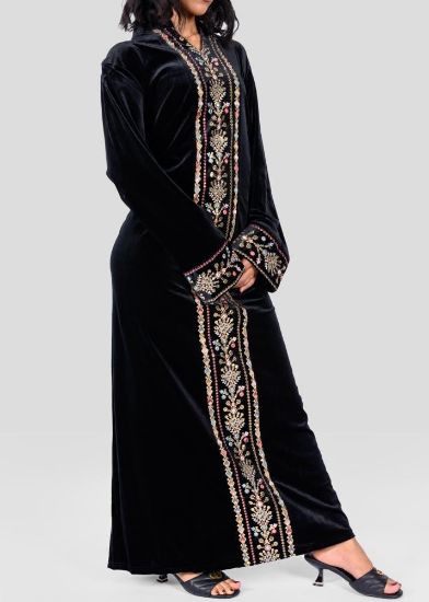 صورة جلابية مخمل نسائي بتطريز انيق و اكمام طويلة