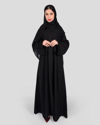 صورة عباية سوداء بنقش جاكار