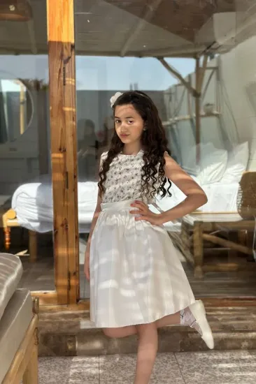 صورة فستان بناتي ابيض سهرات كت