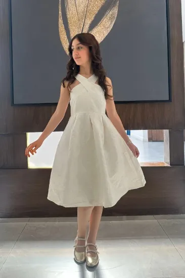 صورة فستان بناتي أنيق بيج