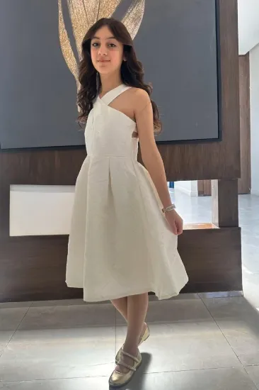 صورة فستان بناتي أنيق بيج