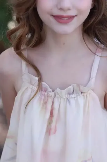 صورة فستان بناتي أنيق بيج علاقي