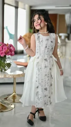 صورة فستان ابيض شيفون