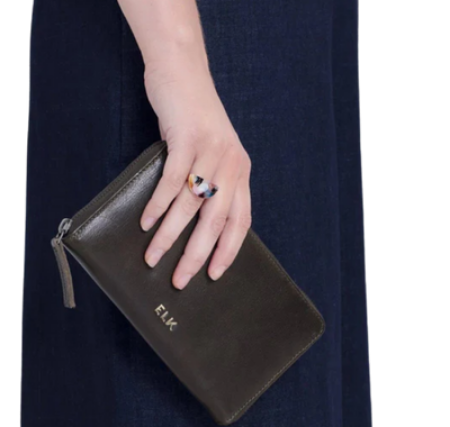 صورة لقسم محافظ & حقائب صغيرة