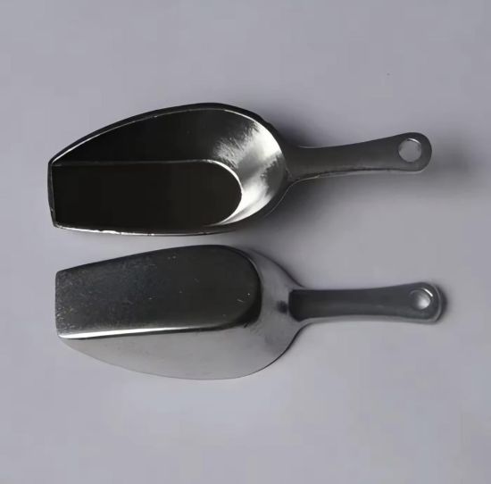 صورة ملعقة شاي وسكر صغيره