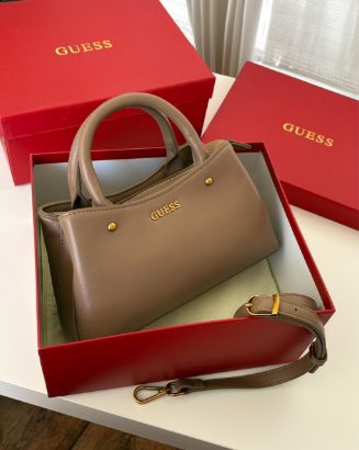 صورة حقيبة Guess بيج